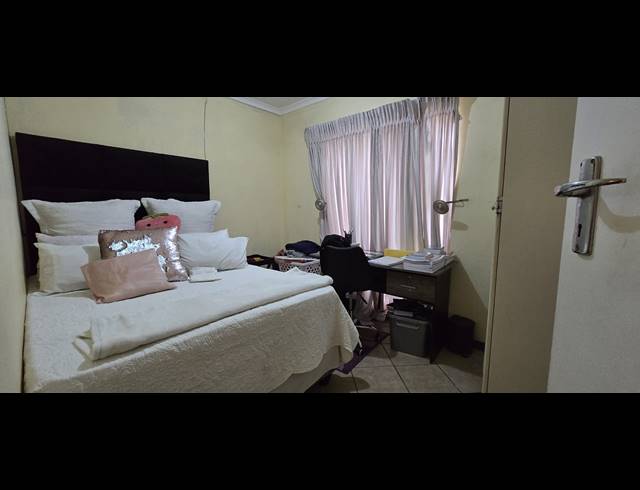 2 BEDROOM APARTMENT FOR SALE IN MOOIKLOOF RIDGE